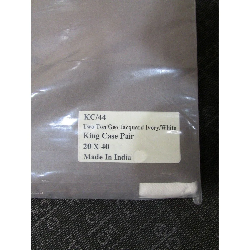 Coyuchi Organic Cotton  Pillowcase King Pair Two Ton Geo Jacquard Ivory/White